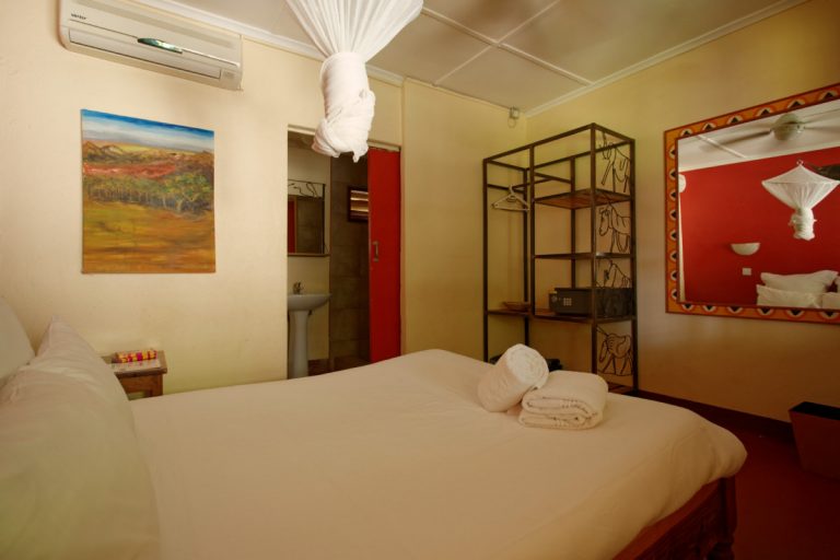 Ensuite rooms all have air conditioning and a private bathroom with loo, sink, and shower