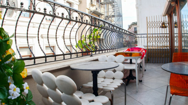 Outdoor terrace at Stay Inn Taksim