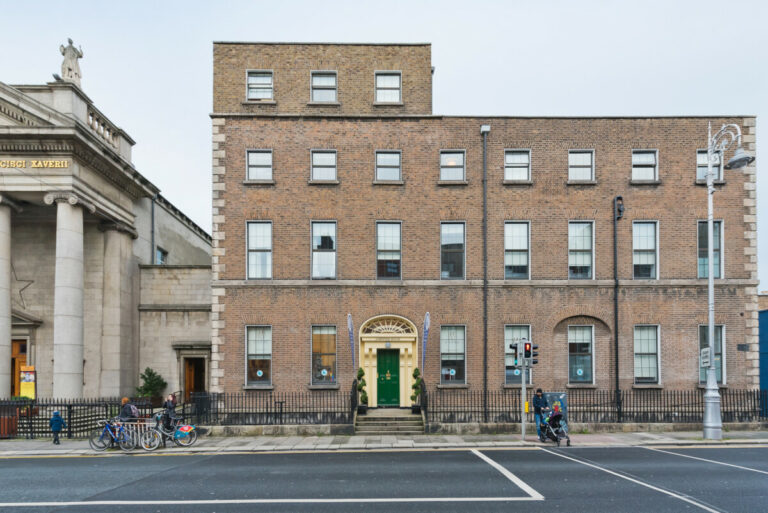 Canbe Hostels - Gardiner House outside view of building