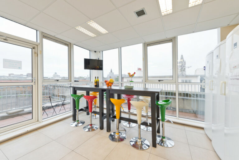 Canbe Hostels - Garden Lane view of kitchen table and view of window looking outside