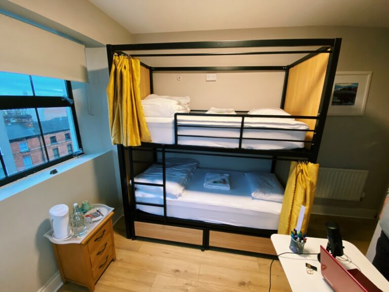 Bunk bed with curtains at Canbe Hostels - Gardiner House