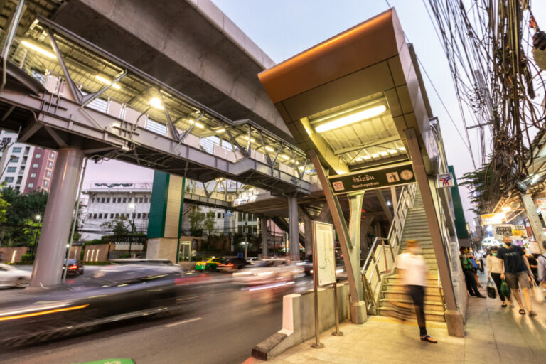 BTS Sky train Ratchayothin station 