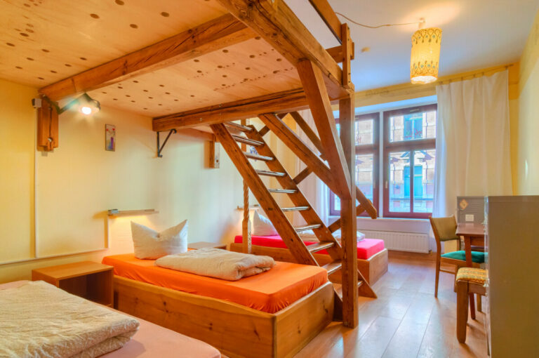 5-bed dorm with creative wooden construction