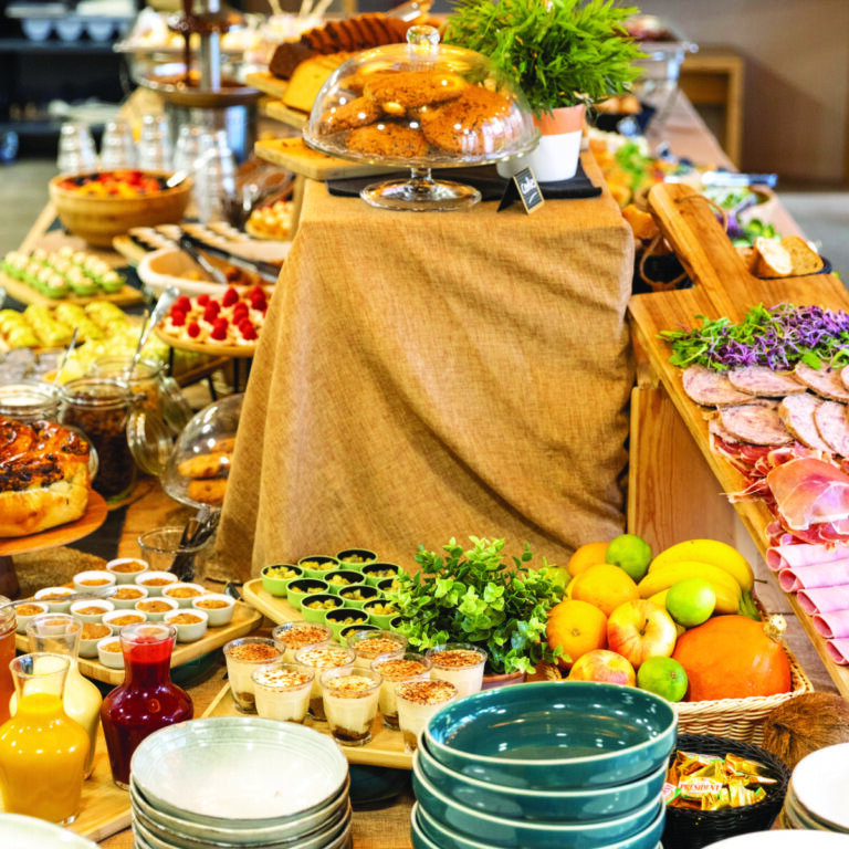 A quick preview of our Sundays brunch's buffet ! Come taste it to enjoy all the sweet and salty surprises cooked with love by our Chefs !